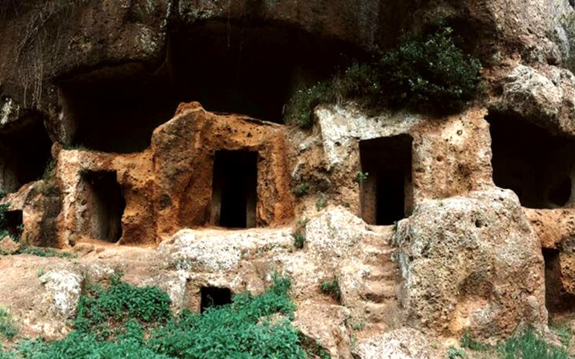 Giro di Baciocio, Necropoli Etrusca di San Bernardino ed Eremo della Trinità
